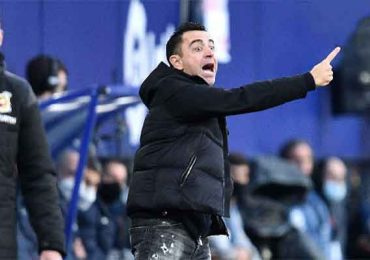 Xavi-Hernandez-is-stressed